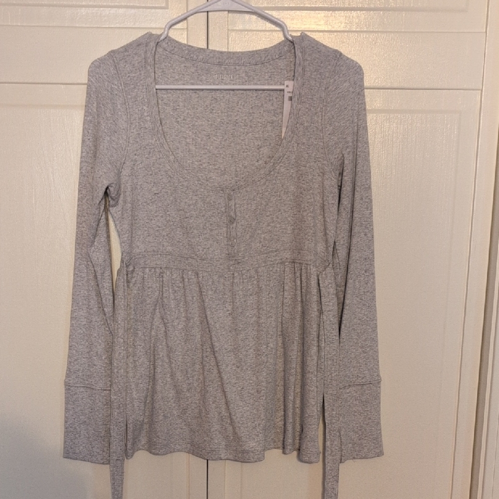 Hollister Light Heather Gray Long Sleeve Babydoll Tie Top - NWT Size M